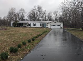 1197 Roberts Ridge Rd, Manchester, TN 37355