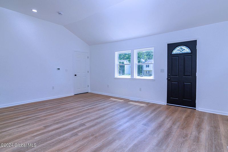 3rd image of 45 Beacon Road