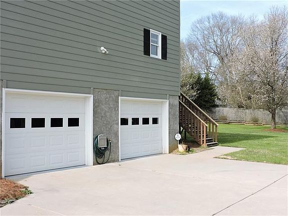 3rd image of 1642 Berkshire Dr