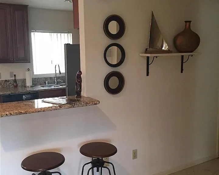 1460 W Oliver Ave — Photo 4