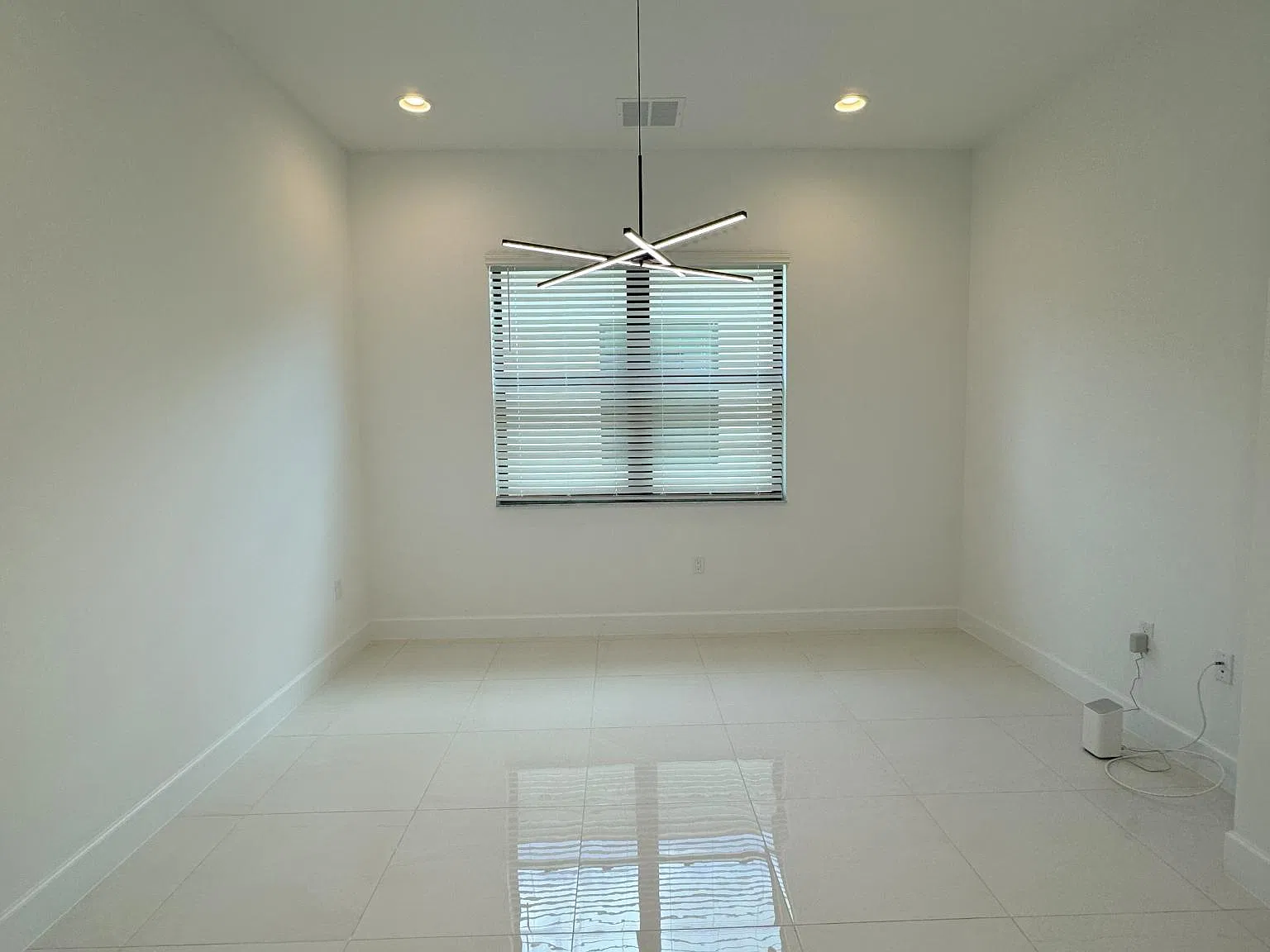 4 bed, 2700 sqft, $4,600 — Photo 3