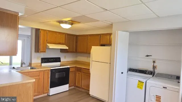 2 bed, 2.0 bath, 1044 sqft, $1,999 — Photo 2
