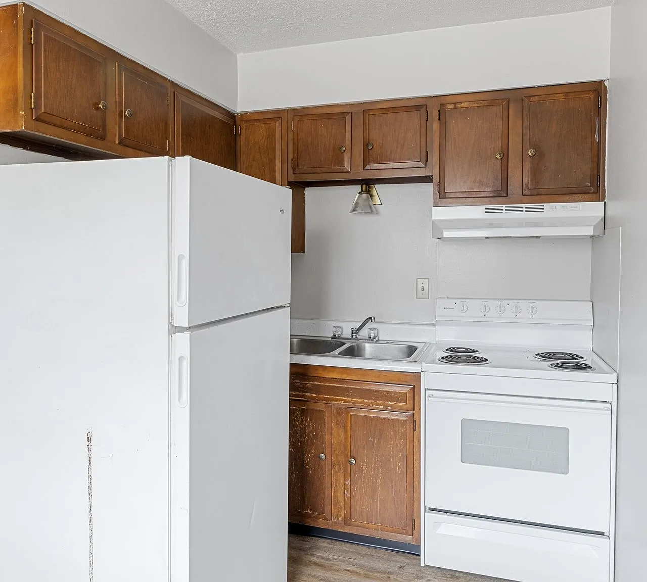 University Apartments — Photo 1