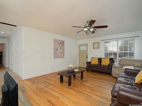4th image of 427 Rexford Dr