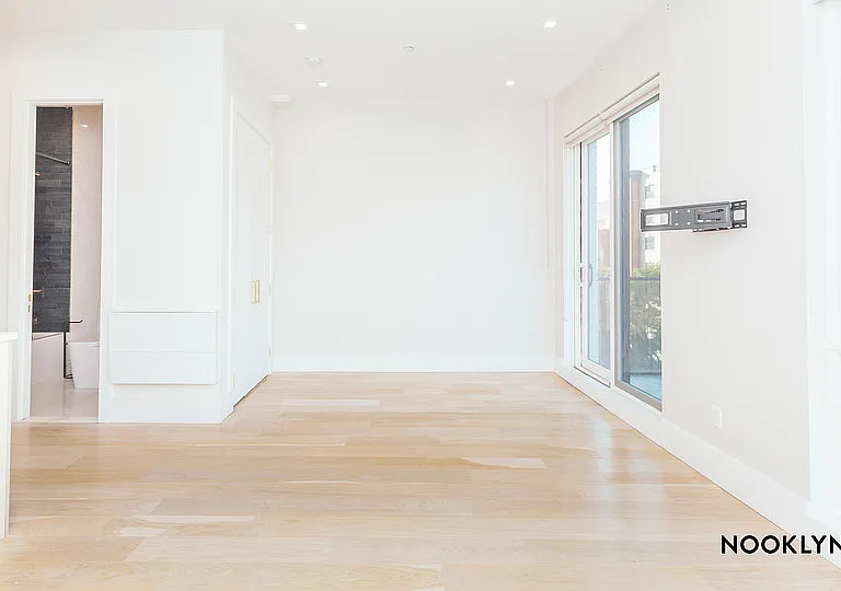 164 S 3rd St #4C — Photo 6
