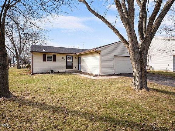 2nd image of 384 Southwood Dr