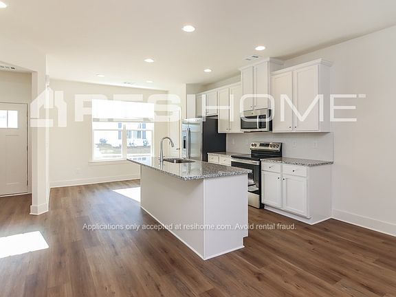 4th image of 326 Green St