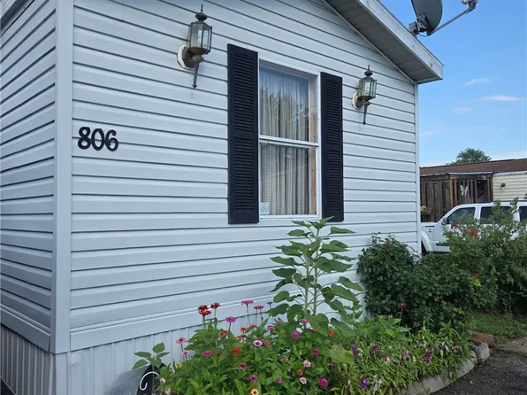 806 Governor Cir, Washington, PA 15301