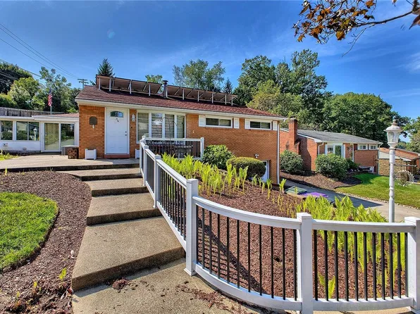 317 Holiday Park Dr, Pittsburgh, PA 15239