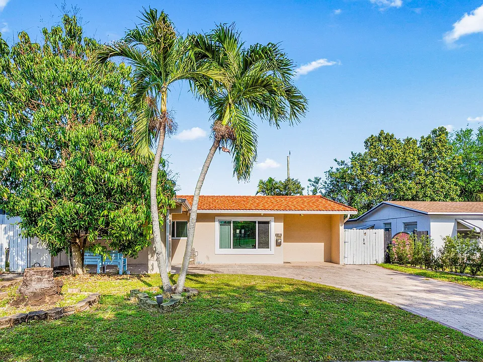 1121 N 66th Ter