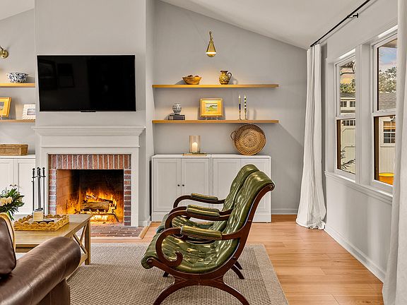 4th image of 808 Bruce St