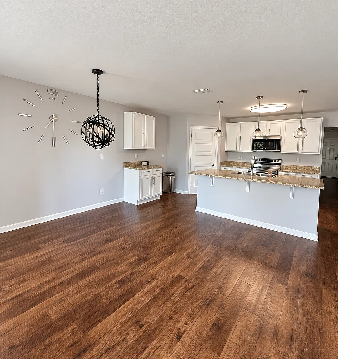 4 bed, 1841 sqft, $2,200 — Photo 3
