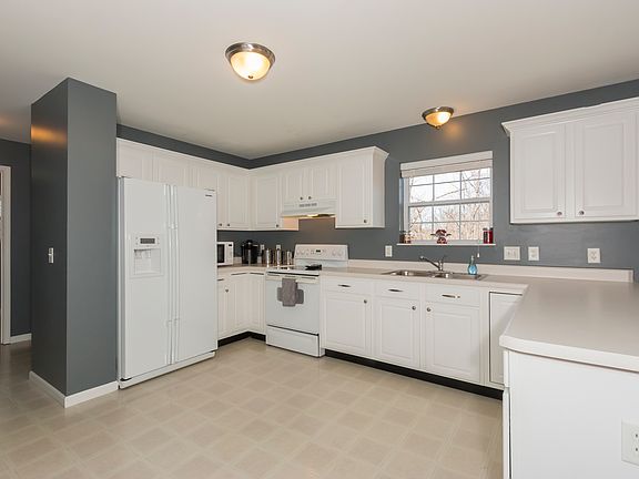 5th image of 3749 Lemay Woods Dr