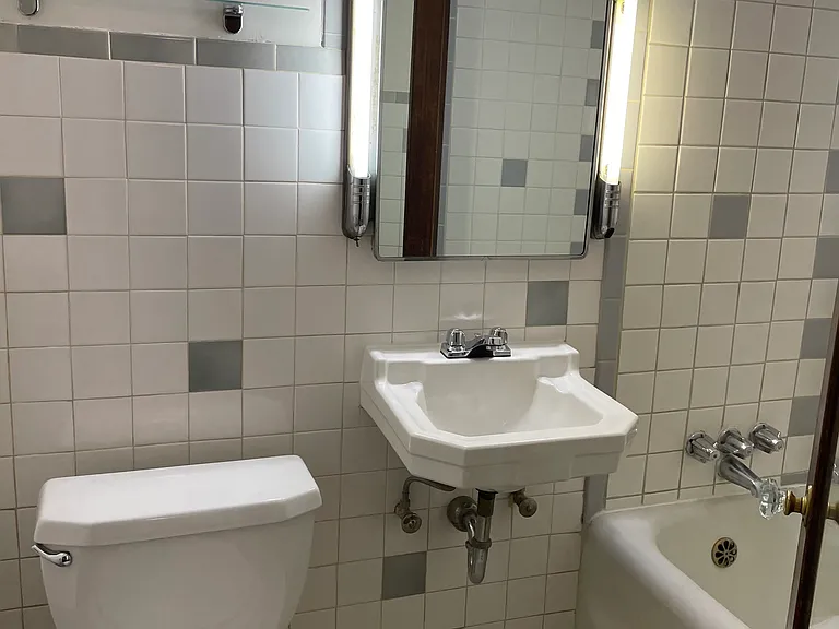 The St. Ingbert Apartments — Photo 9