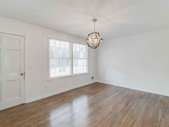 4th image of 1919 Windsor Dr