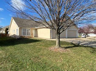3906 SW Chartwell Ct, Lees Summit, MO 64082