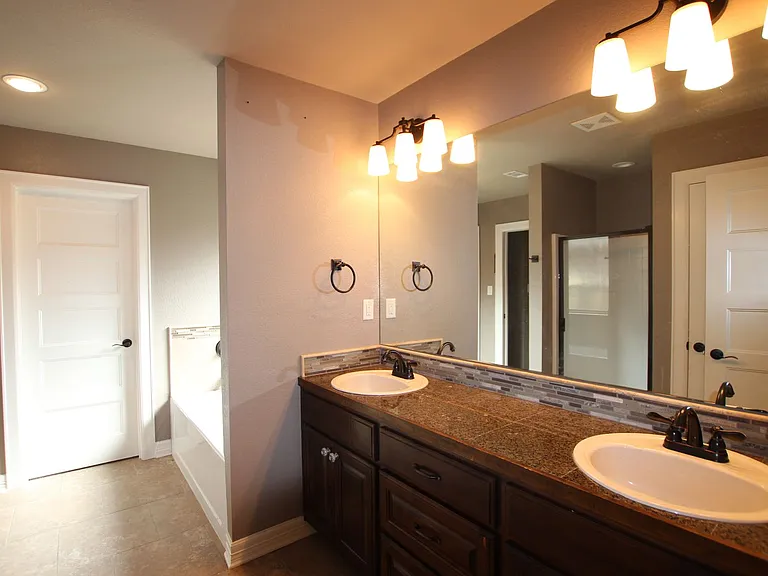 11006 Westhaven Cir — Photo 16