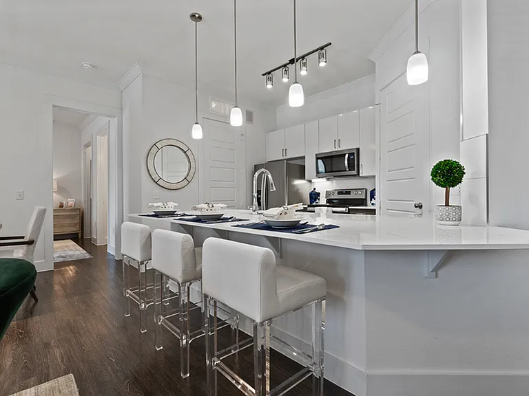 Luxe at Mercer Crossing — Photo 26
