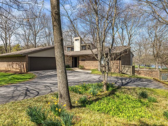 2nd image of 2057 Lakeside Dr