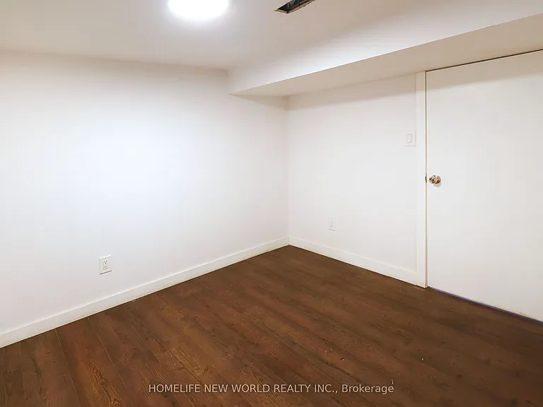 32 Pendeen Ave — Photo 14