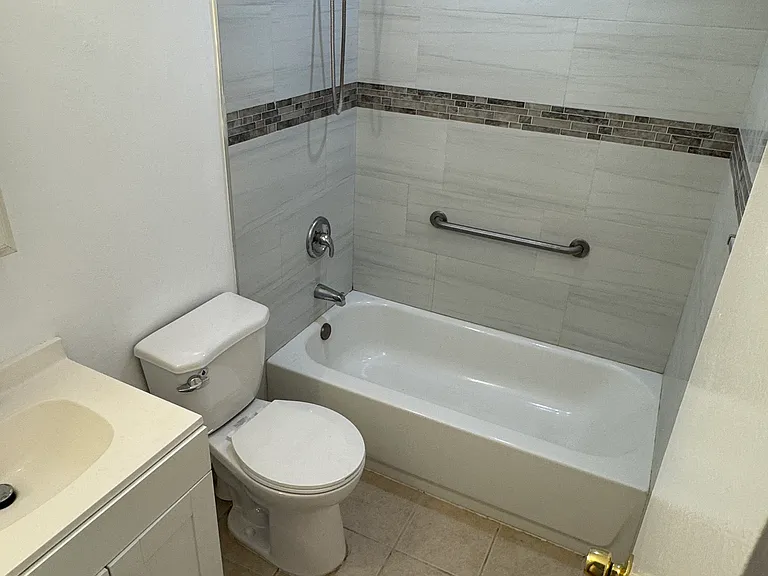 1036 Winchester Ave #4 — Photo 9
