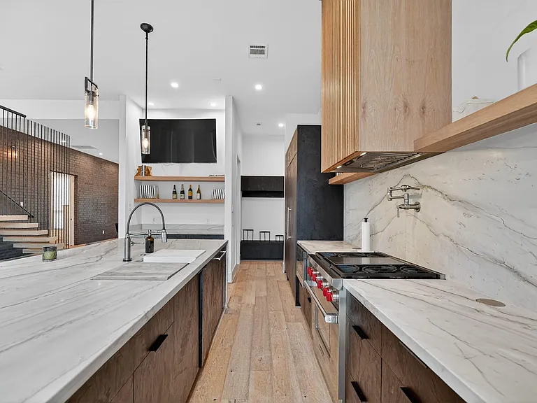 6143 Hurst St — Photo 13