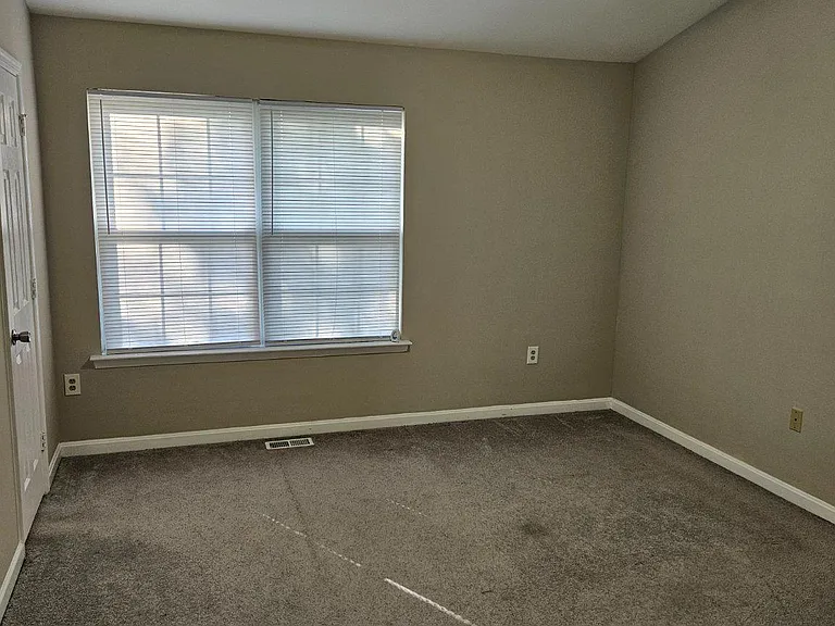 2346 Hazelwood Ct — Photo 18