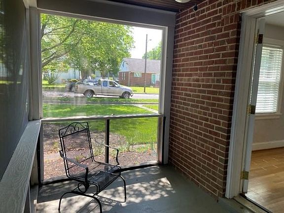 5th image of 4706 Radford Ave