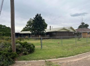 310 E 12th St, Friona, TX 79035