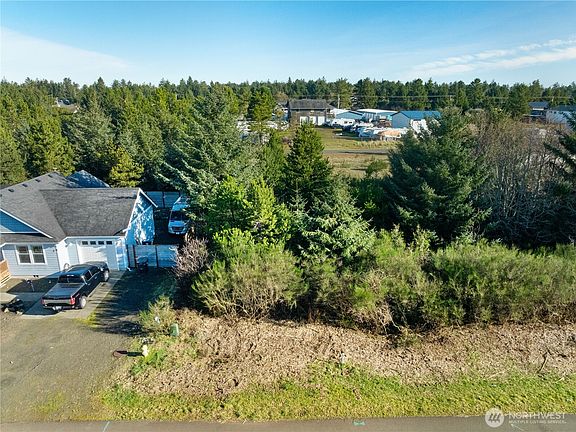 2nd image of 940 Wawona Avenue SE