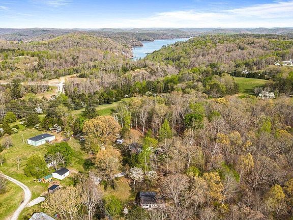 4th image of 225 Country Way Dr