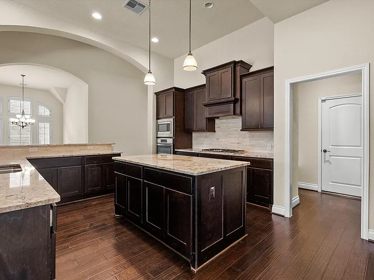 2524 Davis Prairie Ln — Photo 10