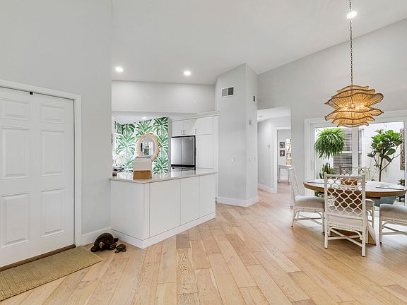 4th image of 2426 SW FOXPOINT Trail