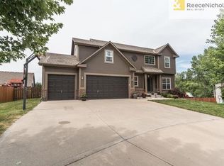 806 NW Poplar Ct, Grain Valley, MO 64029