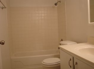 609 Limerick Ln APT 1D, Schaumburg, IL 60193