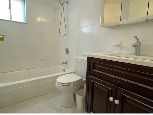 2420 East 14th Street image 2 of 7