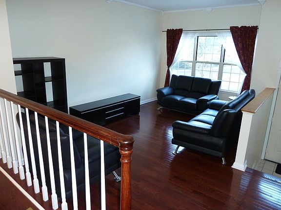 2nd image of 5 Martins Square Ln