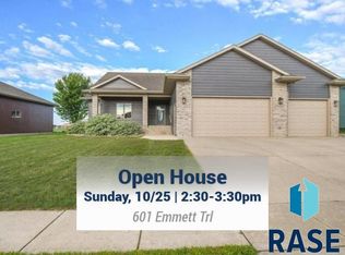 601 Emmett Trl, Harrisburg, SD 57032
