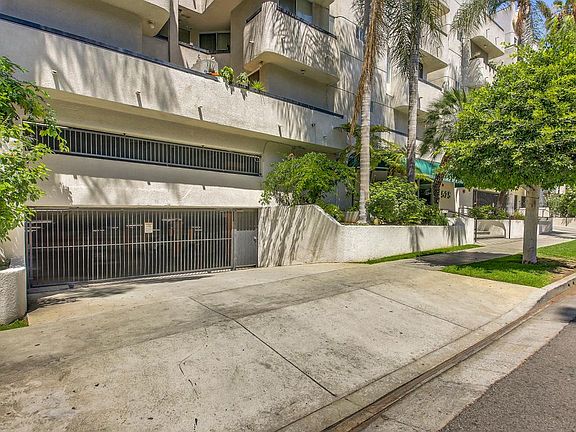 3rd image of 525 S Berendo St Unit 111