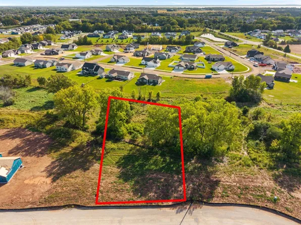 1792 Freeman Dr #75, Neenah, WI 54956