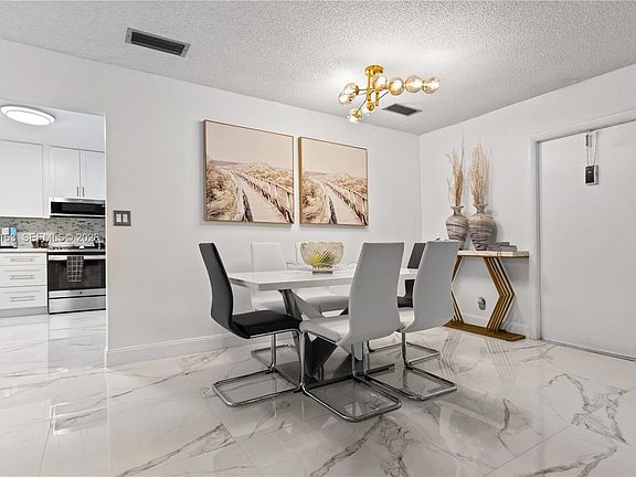 4th image of 335 W Laurel Dr APT 8M