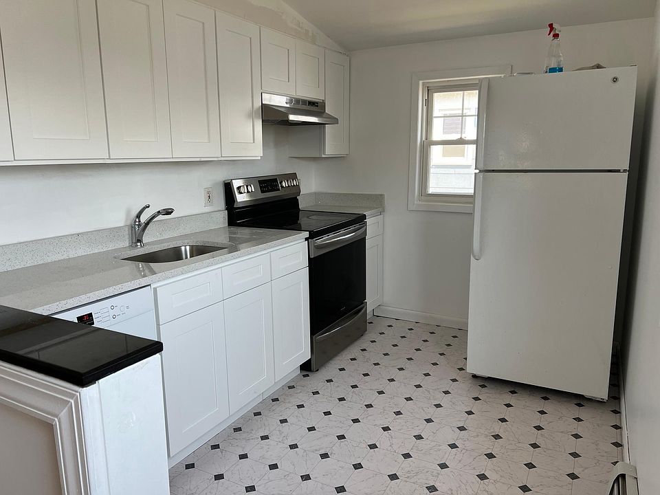 1st image of 358 W Fulton St Floor 2
