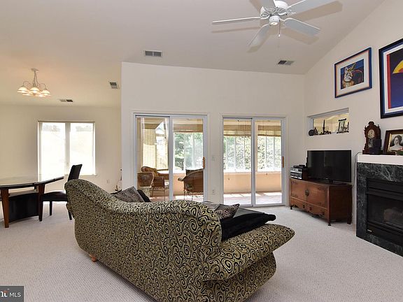 4th image of 279 Lakeside Dr #70E