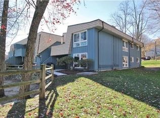 1470 Melville Ave #1470, Fairfield, CT 06825