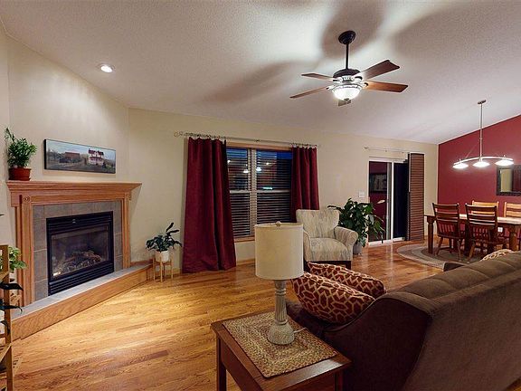 5th image of 823 Hampton Dr