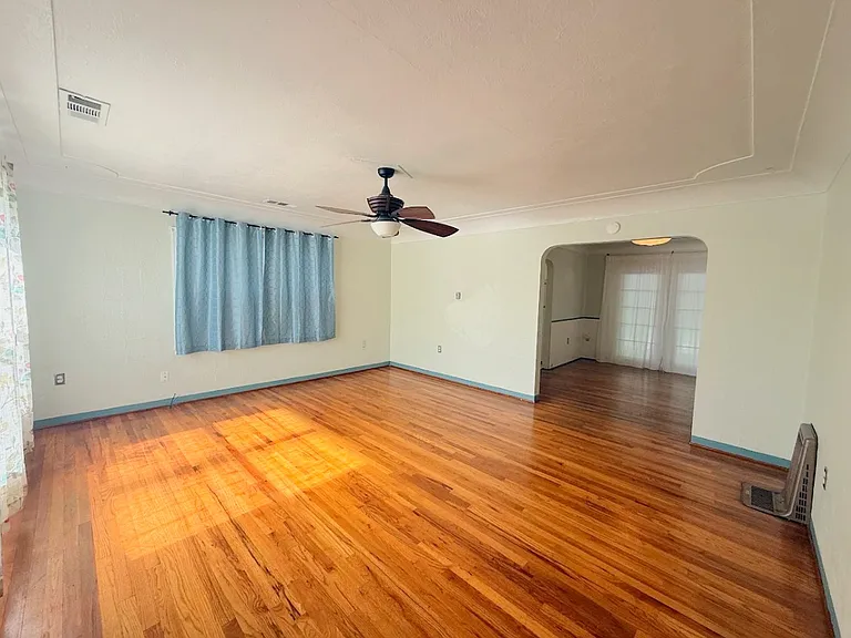 3021 Oleander Ave — Photo 3