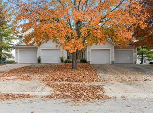 1327 SE Broadway Cir, Lees Summit, MO 64081