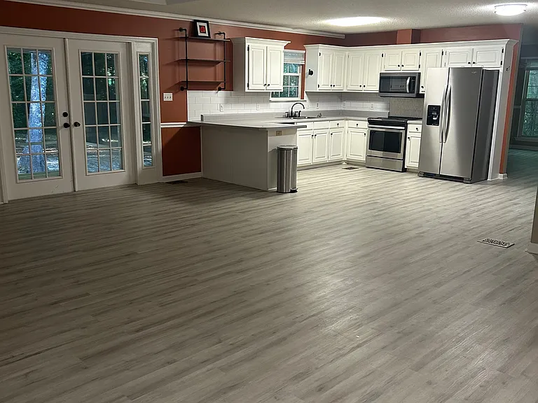 401 Habersham Rd — Photo 1