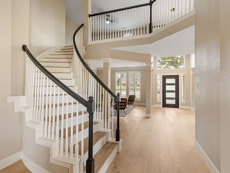 684 Hollow Cir — Photo 21