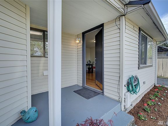 2nd image of 11743 22nd Ave NE